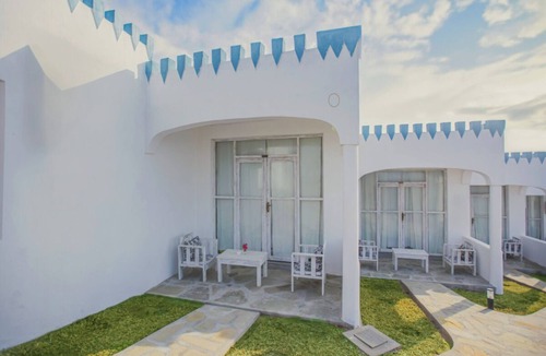 Watamu Cabin | Scenic Coastal Vacation Cabin with Veranda, Pool & Free Breakfast | 2 Units