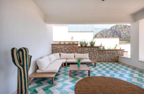 Capo Zafferano Apartment | Sea Frame Design Apartments with Pool by Wonderful Italy