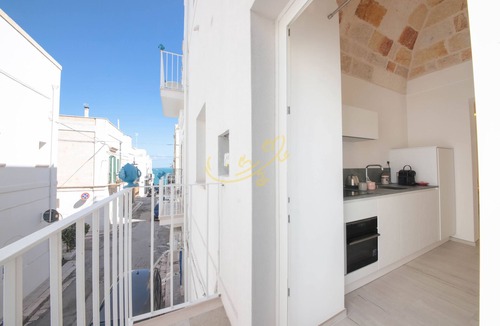 Polignano a Mare Apartment | Sea view apartment, close to restaurants and shops in the heart of Polignano.