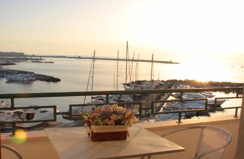 Il Monte Apartment | Seafront apartment. 3 double beds and 3 bathrooms