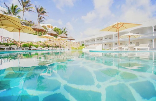 Watamu Cabin | Seaside Retreat w/ Pool | Easy Access to Marina and Tours, Breakfast | 2 Units