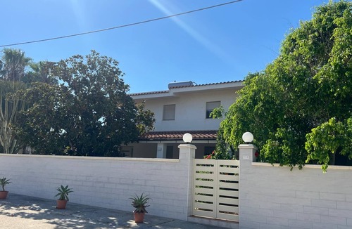 Reitani Cottage | Seaside villa with patio, just 250 m/3 minute walk to the beach