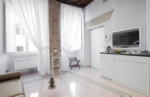 Rione VII Regola Apartment | Secret Studio Retreat in the Heart of the Ghetto by Houseeds