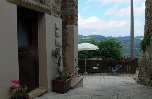 Montefortino Apartment | Sibillini Mountains Double Room Carved into the Rock