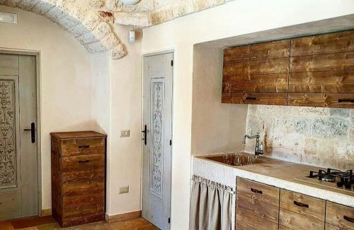L'Assunta House | Six-Cone Trullo With Spa Near Alberobello