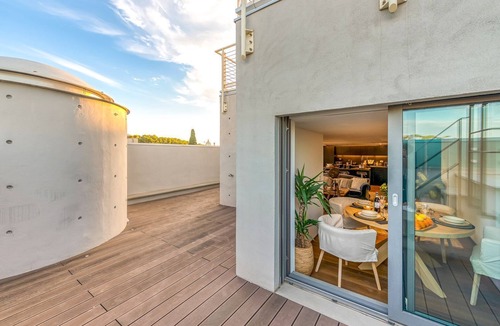 Vatican Villa | Skylife Apartment Blush
