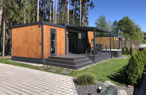 Wackersdorf House | Smart mobile home on the lake with whirlpool (WA102)