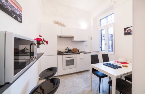 Rione XIV Borgo Apartment | Spacious 3-rooms flat with sunny Terrace at the Vatican!