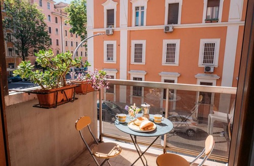 Gianicolense Apartment | Spacious and bright apartment in the strategic point between Trastevere and Testaccio.Situated in the building on the first floor with lift and the doorman.The house has a very comfortable subdivision of the spaces offering the bedrooms their privacy.Ent