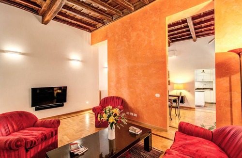 Rione II Trevi Apartment | Spacious apartment, three bedrooms, three private bathrooms at the Fountain