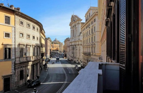 Rione VIII Sant'Eustachio Apartment | Spacious City Retreat Overlooking Rome’s Historic Streets