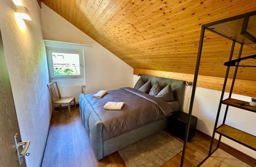 Oberhofen am Thunersee House | Spacious house for 11 persons with hot tub and fully equipped kitchen