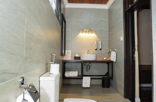 Muthaiga Hotel | Spacious Junior Suite near UN Nairobi, Cozy Stead Garden House