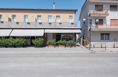 Peraga House | Spacious room with private bathroom is part of the San Vincenzo Rooms Guest House and is perfect for 2 guests. The accommodation is located in the renovated building in Vigonza, which is 10 minutes by car from the center of Padua and on the direct route