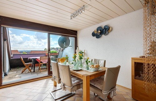 Maichingen Apartment | Spacious Three-Room Maisonette Apartment, 100 sqm