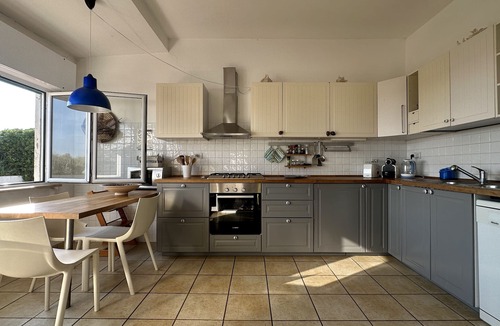 Lido dei Pini Cottage | Spacious villa on the beach "pieds dans l'eau" a few kilometers from Rome