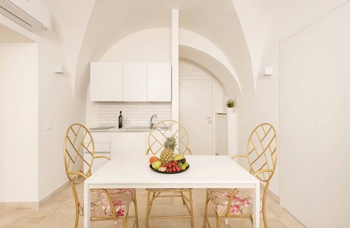Rione III Colonna Apartment | Spanish Steps, 1 to 4 people, Pantheon, Parliament, Trevi, Navona