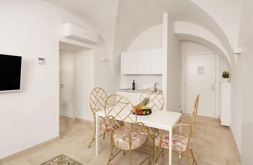 Rione III Colonna Apartment | Spanish Steps, 1 to 4 people, Pantheon, Parliament, Trevi, Navona