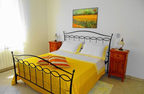 Spello House | Spello Lavanda apartment in holiday home with park and swimming pool