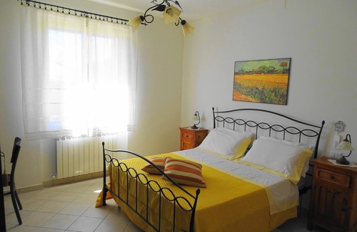 Spello House | Spello Lavanda apartment in holiday home with park and swimming pool
