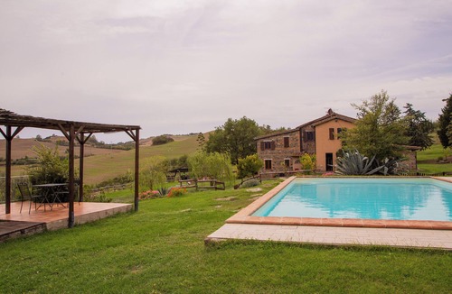 Radicofani House | Splendid farmhouse in Val d'Orcia with private swimming pool and sauna