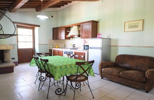 Spoleto Apartment | Spoleto Pool Side-Apt 2/Spoleto centre 0.7 kms/sleeps 4/Wifi+aircon