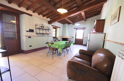 Spoleto Apartment | Spoleto Pool Side-Apt 2/Spoleto centre 0.7 kms/sleeps 4/Wifi+aircon