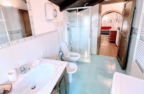 Strettura House | Spoleto Splash Casa Vicolo, a fabulous country cottage sleeps 4/5/wifi/aircon