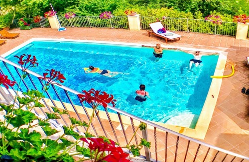 Spoleto Villa | SPOLETO SPLASH/SLEEPS 18-24/PRIVATE VILLAGE/EXCL POOL/SPOLETO 7 KMS/ROME 1 HR