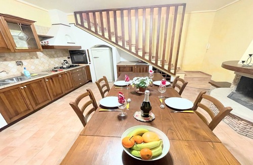 Spoleto Villa | Spoleto storico spacious city house - car unnecessary - wifi - sleeps 10