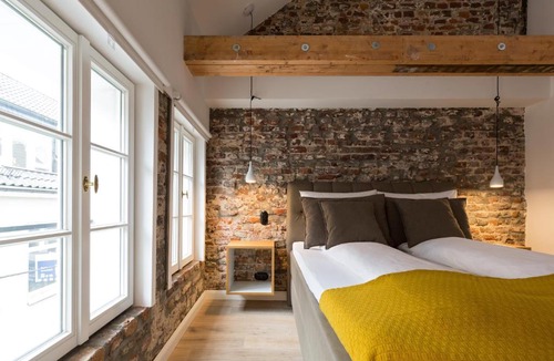 Dusseldorf Old Town Apartment | Square Rooms 20