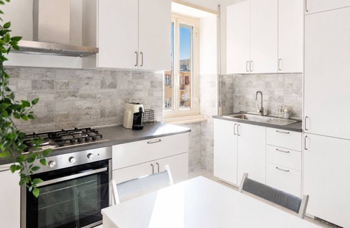 Ostiense Apartment | St. Paul Comfort Flat - Metro & University