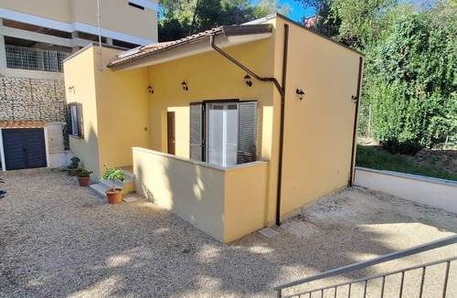 Ostiense House | St. Paul Hideout - vacation home surrounded by greenery within walking distance of the metro