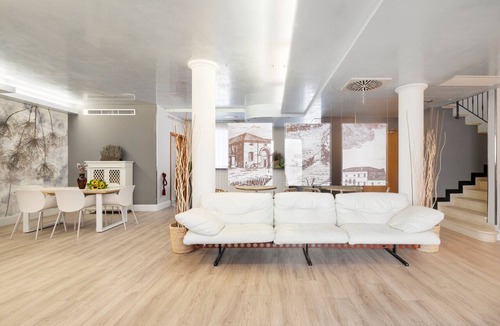 Dolo Apartment | Standard Double Room with WiFi and Air Conditioning