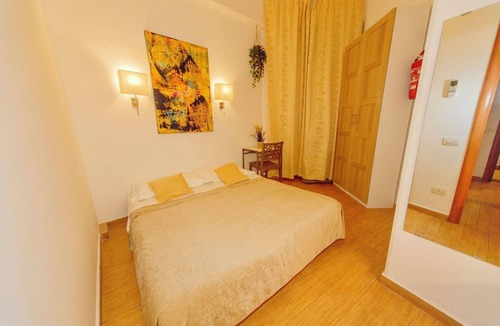 Universita House | Standard Triple