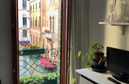 Santa Croce Apartment | Standing at home in the heart of the historic center of Venice