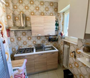 Mola di Bari House | Stanza matrimoniale bagno privato 1975