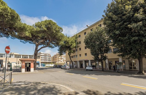 Quartiere XXXIV Lido di Ostia Levante Apartment | Station House Ostia apartment with terrace, near sea and Rome