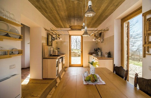 Montebuono House | Stone farmhouse among oaks in Maremma