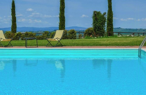 Asciano Apartment | Stone house apartment with pool in Tuscan hills