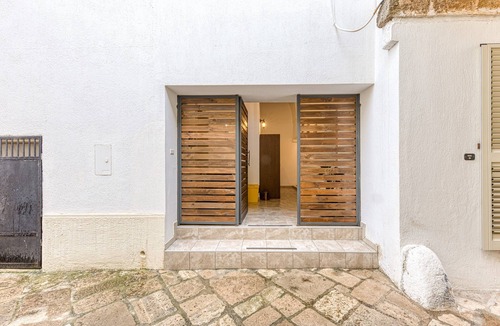 Presicce Apartment | Studio Apartment 'Noemi' with Shared Terrace and Air Conditioning