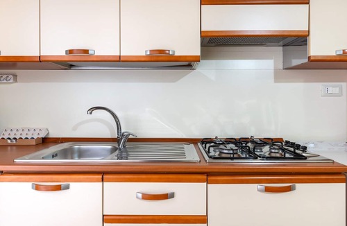 Grottaglie Apartment | Studio Apartment 'Casa Le Margherite 2' with Balcony, Wi-Fi and Air Conditioning