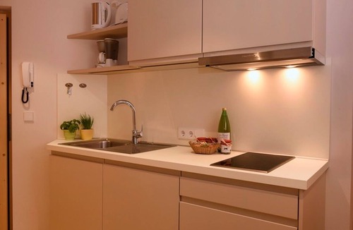 Terlano Apartment | Studio Apartment "Rosengartnerhof Vorberg" with Mountain View, Shared Pool & Wi-Fi