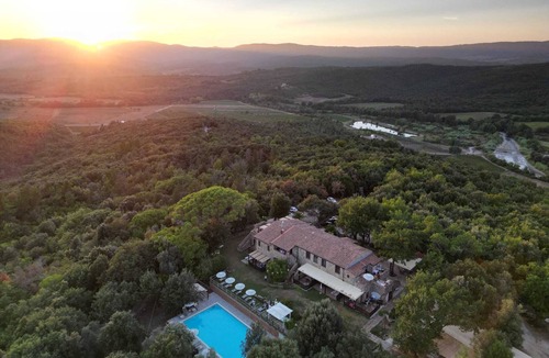 Monterotondo Marittimo Apartment | Studio apartment in farmhouse pool, nature and relaxation