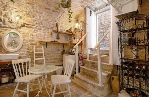 Giovinazzo House | Studio 'La Cantina' with Wi-Fi and Air Conditioning