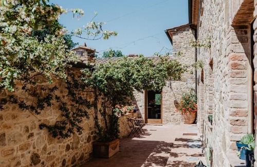 Radicondoli Apartment | Studio Nr 1 in the Borghetto Poggio Bianco