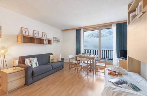 San Sicario Alto Apartment | Studio Sansi 34 with Balcony Views, Cesana Torinese, Italy