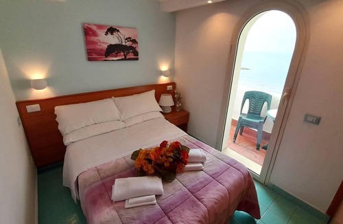 Anzio Hostel | Studio, seafront, sleeps 3 (Mughetto)