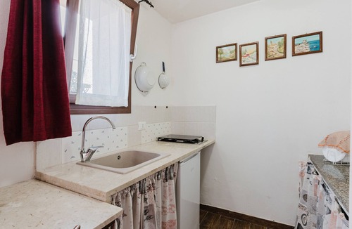 Rilievo Apartment | Studio 'Zirafa' with Shared Garden, Wi-Fi and Air Conditioning