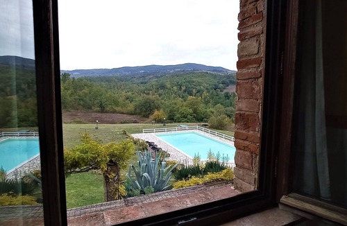 Monte Castello di Vibio Villa | Stunning private villa with hot tub, WIFI, private pool, TV, pets allowed and panoramic view